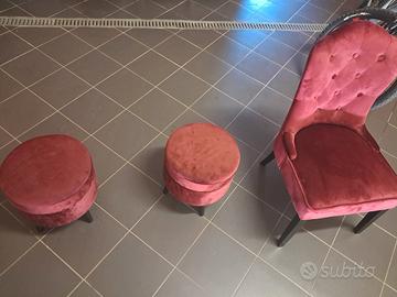 sedia e pouf di velluto 