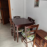 tavolo allungabile con sei sedie