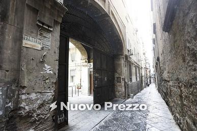 Appartamento di 206 m² con più di 5 locali a Napol