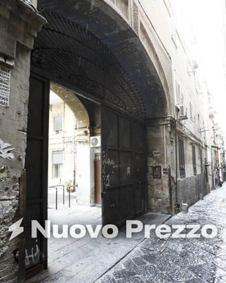 Appartamento di 206 m² con più di 5 locali a Napol