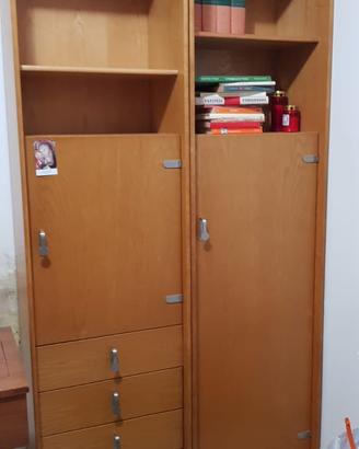 mobile  in legno massello