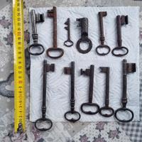 serie di 11 chiavi antiche