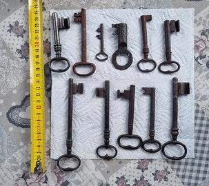 serie di 11 chiavi antiche