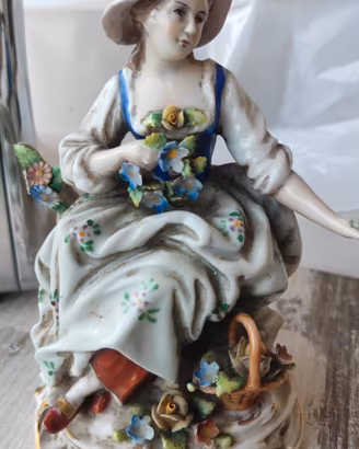 Antica statuina di porcellana Capodimonte