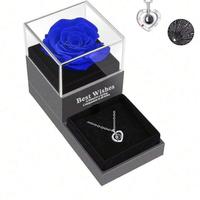 Cofanetto con rosa più collana