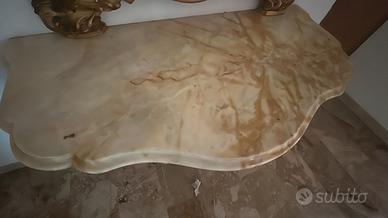 Consolle da appoggio e caminetto in marmo