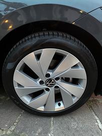 Cerchi originali Volkswagen da 17 e gomme nuove