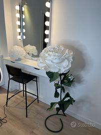 Fiore gigante da terra in carta crespa fatto a man