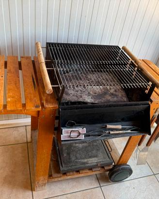 Barbecue a carbonella con carrello in legno