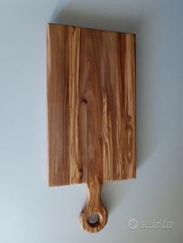 Tagliere fatto a mano con legno d'ulivo 