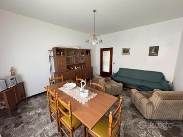 Grandi dimensioni con garage e cantina