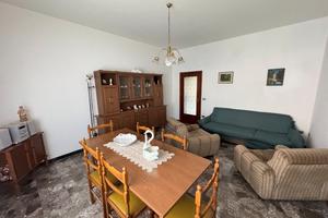 Grandi dimensioni con garage e cantina