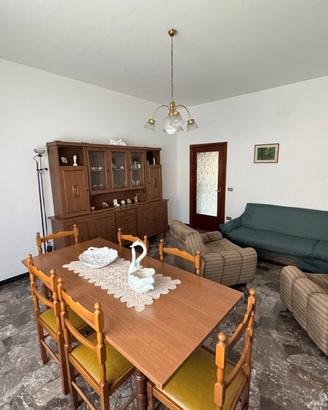 Grandi dimensioni con garage e cantina