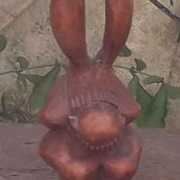 Statuetta Buddha piangente in legno intagliato