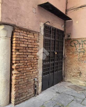 NEGOZIO A SALERNO