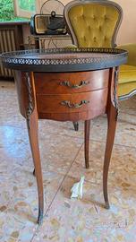 Comodino in noce
