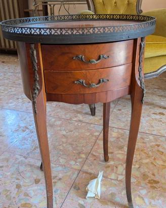 Comodino in noce