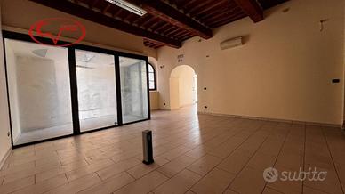 Immobile di 150 m² con 2 locali a Montevarchi