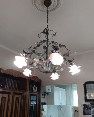 Lampadario in ferro battuto e vetro