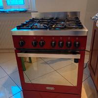 Forno e fornelli combinata DeLonghi