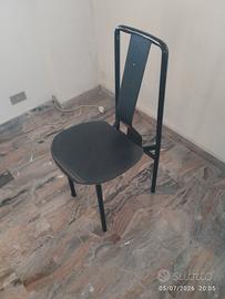 Sedia di design vintage in metallo nero