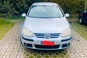 Volkswagen Golf V - Ben tenuta, pronta all'uso