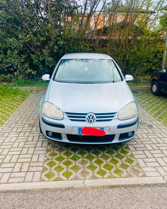 Volkswagen Golf V - Ben tenuta, pronta all'uso