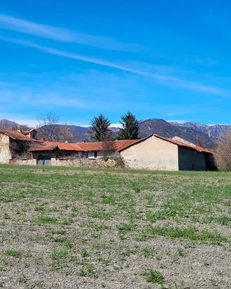 Pinerolo TO podere con terreno più o meno ampio
