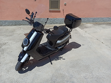Scooter elettrico niu L3 con 90 km autonomia reali