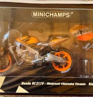 Minichamps Honda RC211V Repsol  Max Biaggi 2003