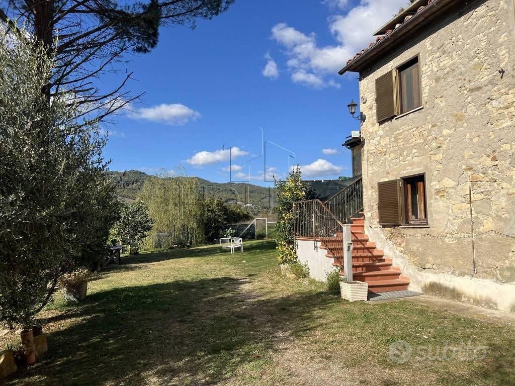 Rustico / Casale di 217 m² con 5 locali e box auto - Vista 2