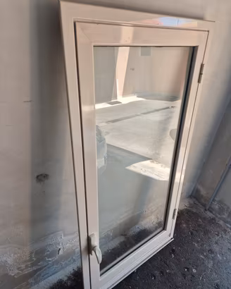 Finestra in alluminio 