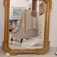 Specchio con cornice in legno dorata anticata