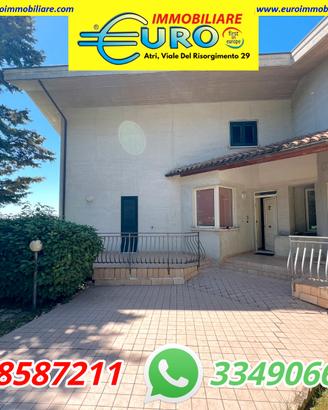 Villa a schiera panoramica con ampi spazi e charme