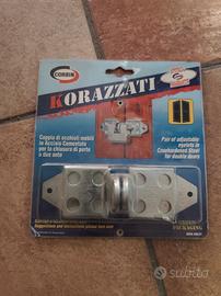 Coppia di occhioli mobili Corbin Korazzati