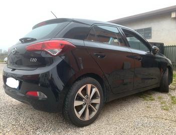 Hyundai i20 incidentata