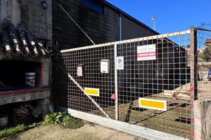 Capannone vicino Caserma Vvf Badu e Carros