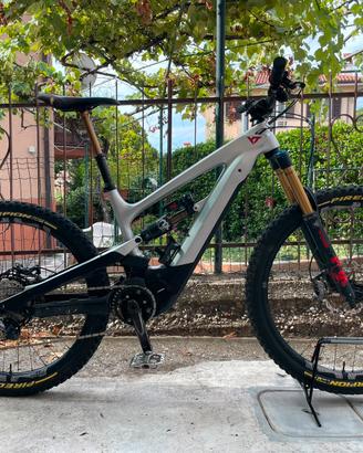 E-MTB YT Decoy Pro Race