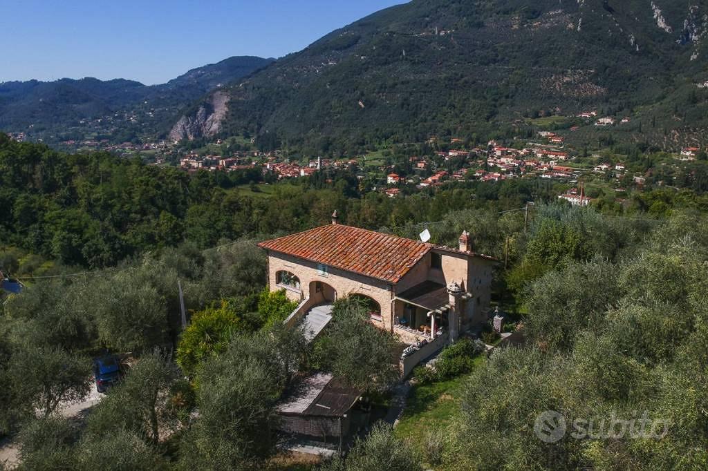 Rustico / Casale di 515 m² con più di 5 locali a C - Vista 4