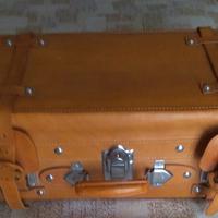 Valigia in cuoio per auto d'epoca
