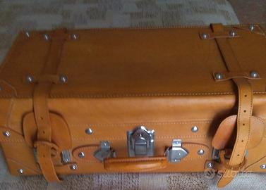 Valigia in cuoio per auto d'epoca