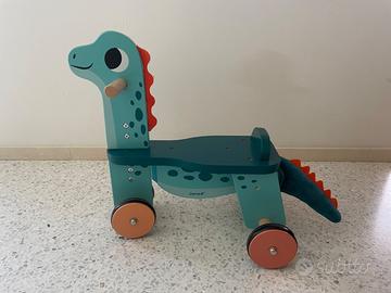 Janod - Cavalcabile Dinosauro Portosauro in Legno