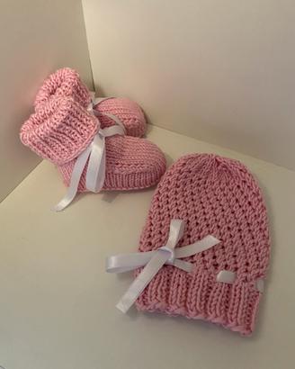 Scarpine neonata con cappellino 0-3 mesi a mano