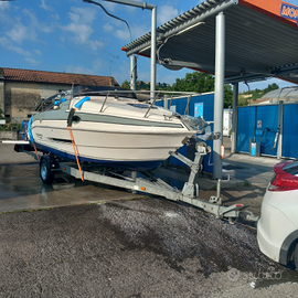 Barca cabinato con carrello