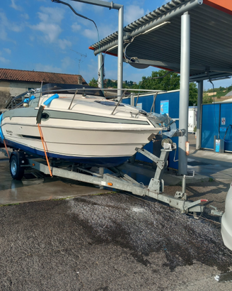 Barca cabinato con carrello