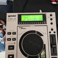 Coppia di lettori gemini e mixer behringer