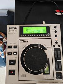 Coppia di lettori gemini e mixer behringer