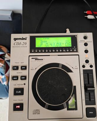 Coppia di lettori gemini e mixer behringer