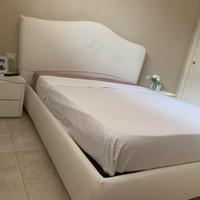 Letto matrimoniale bianco ecopelle