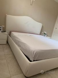 Letto matrimoniale bianco ecopelle